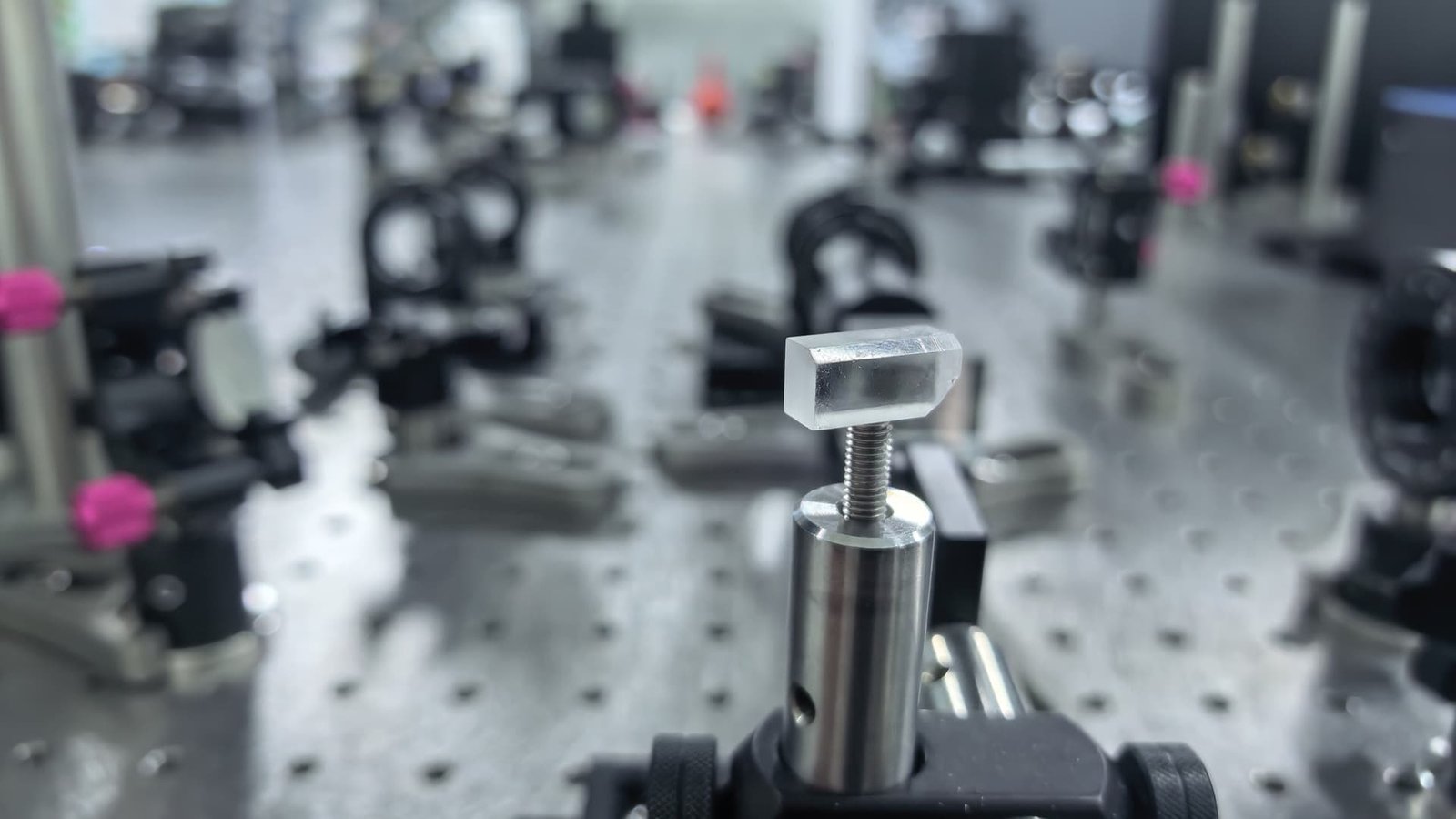 Kristal ABF Baru: Terobosan Rekor Laser Ultraviolet Vakum 158,9 nm